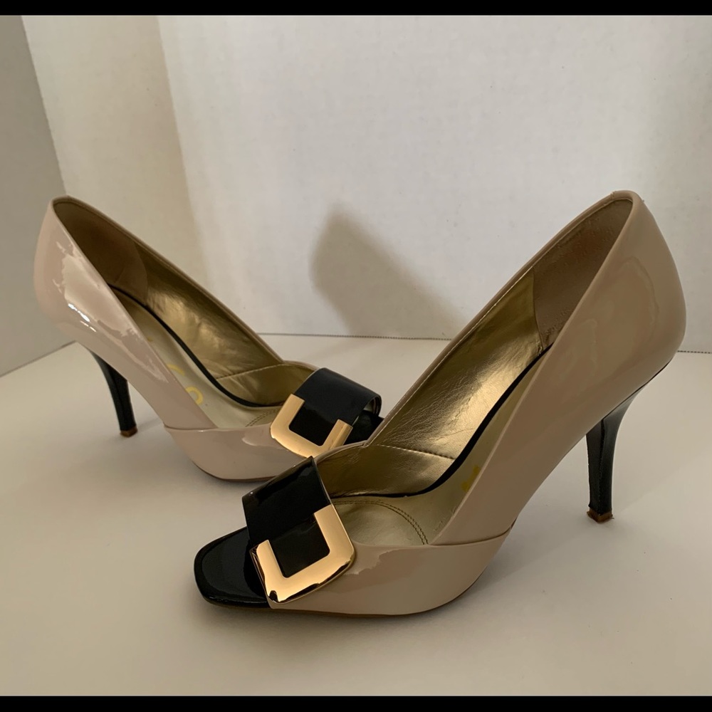 High heel, peep-toe pump - Unisa